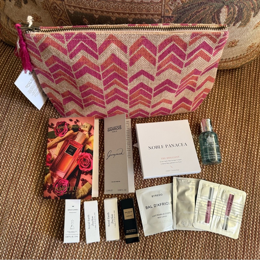 ✅Neiman Marcus Cosmetic Bags!